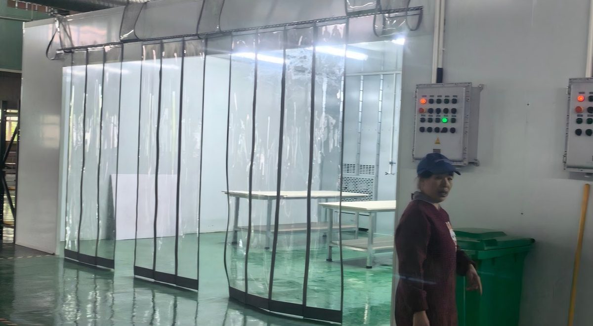 工业车间打磨房及粉尘收集工位现场
