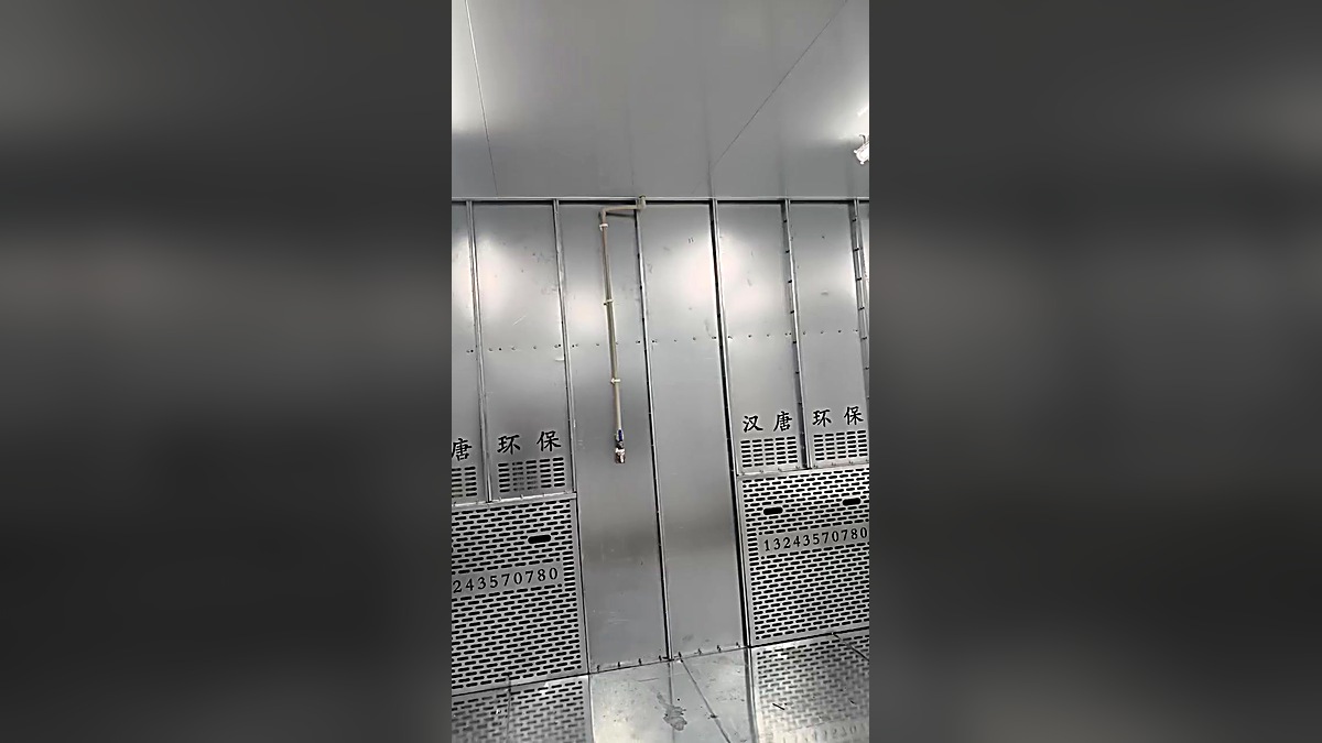 干式水磨房内部全景——打磨工位布局与水雾收集系统协同安装实拍